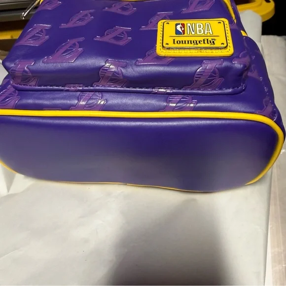 Loungefly Lakers backpack - Picture 3 of 7